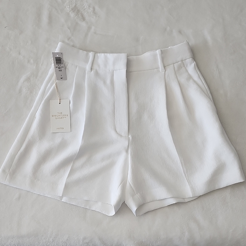 Aritzia Effortless Shorts Mid Thigh Crepette